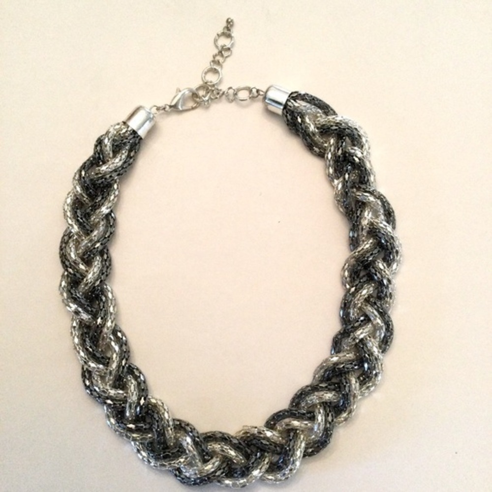 Boutique Black and Silver Color Twist Necklace 18”Beautiful
